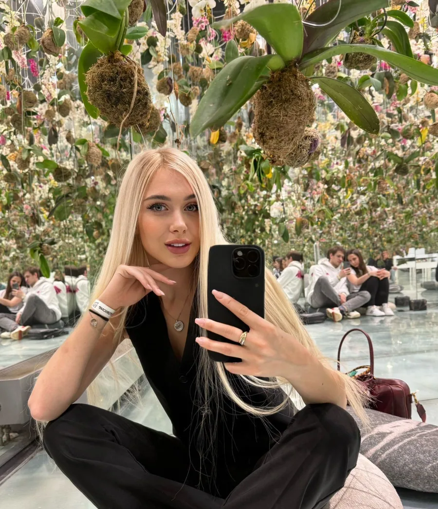 Charlotte — profile with photos